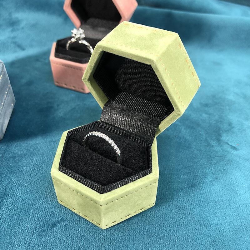 Vintage Hexagon Jewelry Single - Vintage Item 评论和价格